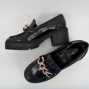 NWOT GUESS Kimilee Chunky Lug Sole Platform Patent Loafers Gold Chain Size 8.5